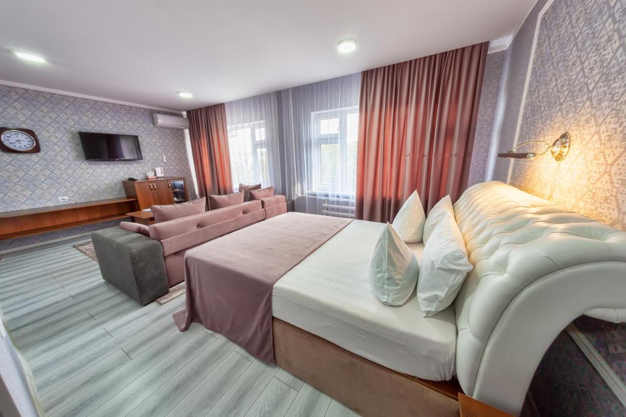 Hotel Osh-Nuru Eksteriør billede